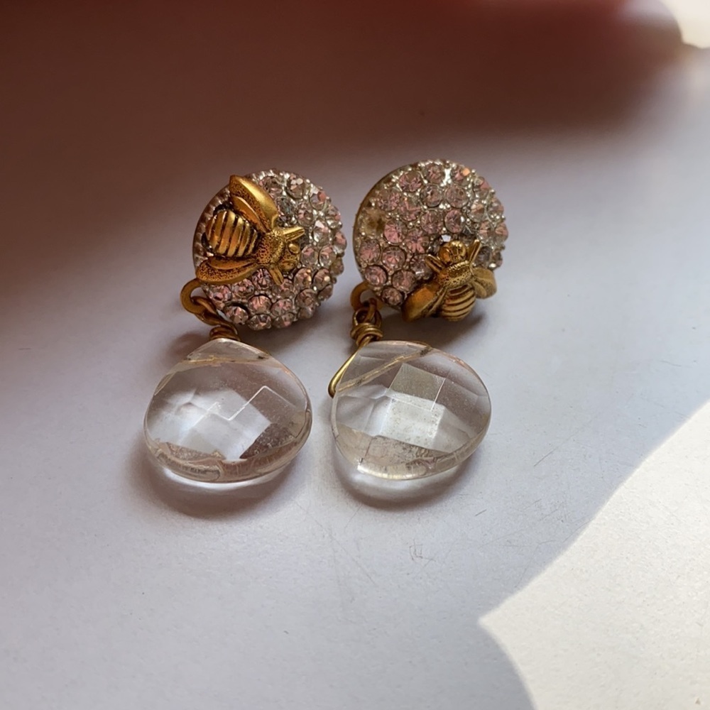 Costume bee jewelry with two pairs of earrings one queen bee necklace talisman - Picture 3 of 7